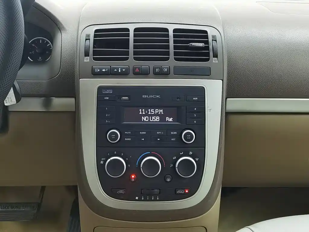 Buick GL8 — миниатюра 12