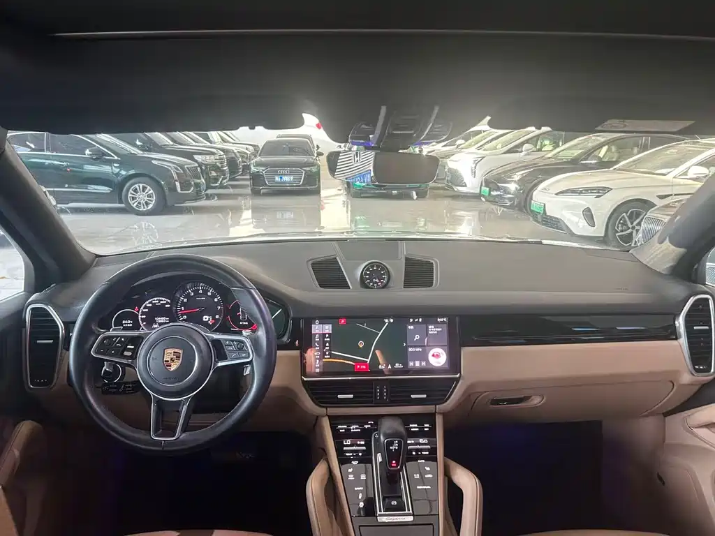 Porsche Cayenne — миниатюра 12