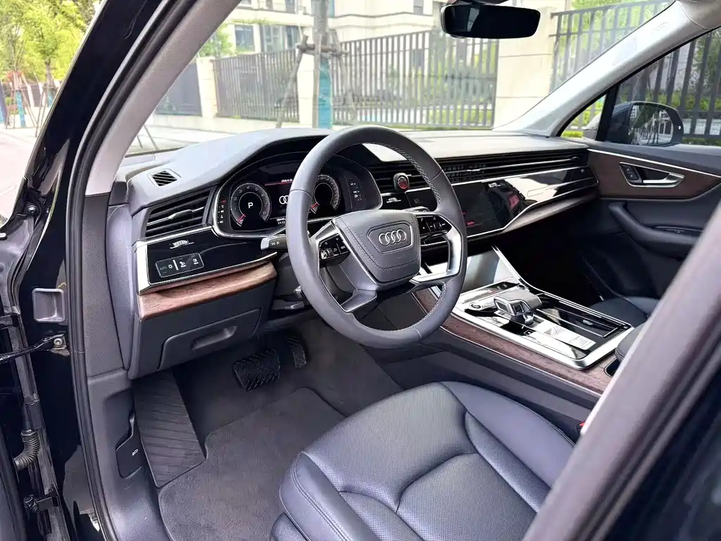 Audi Q7 — миниатюра 5