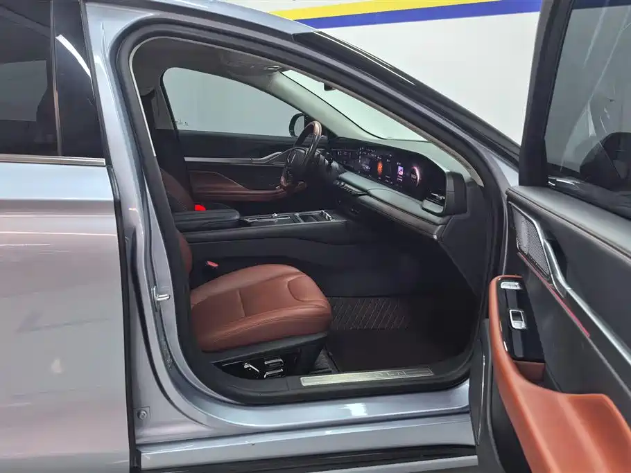 Lincoln Z 2022 i