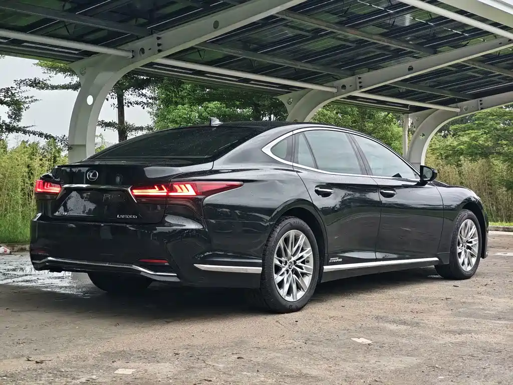 Lexus LS — миниатюра 5