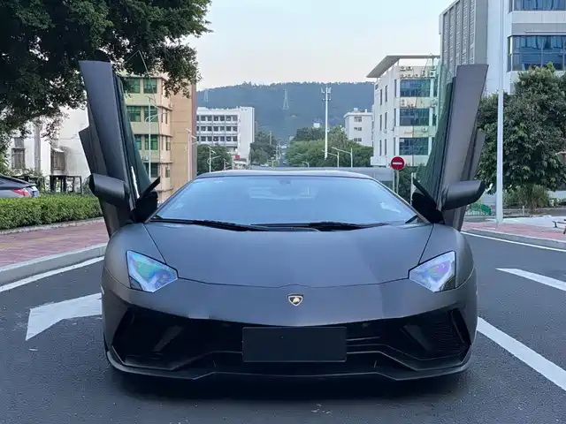LAMBORGHINI AVENTADOR 2019
