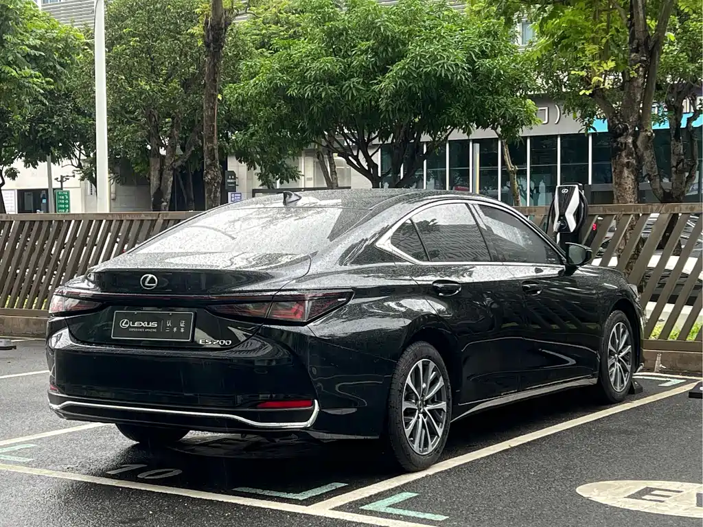 Lexus ES — миниатюра 12
