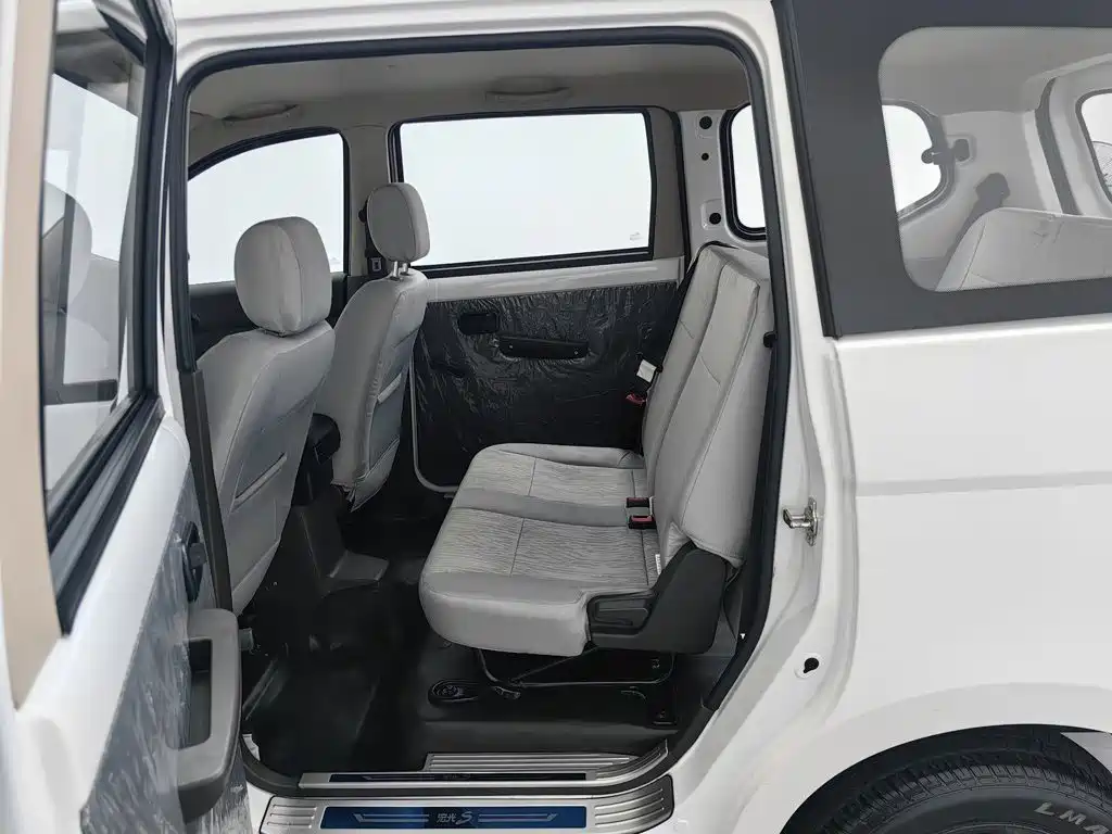 Wuling Hongguang — миниатюра 15