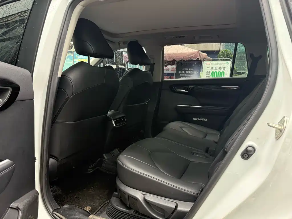 Toyota Highlander 2022 2.5L Luxury 7 мест