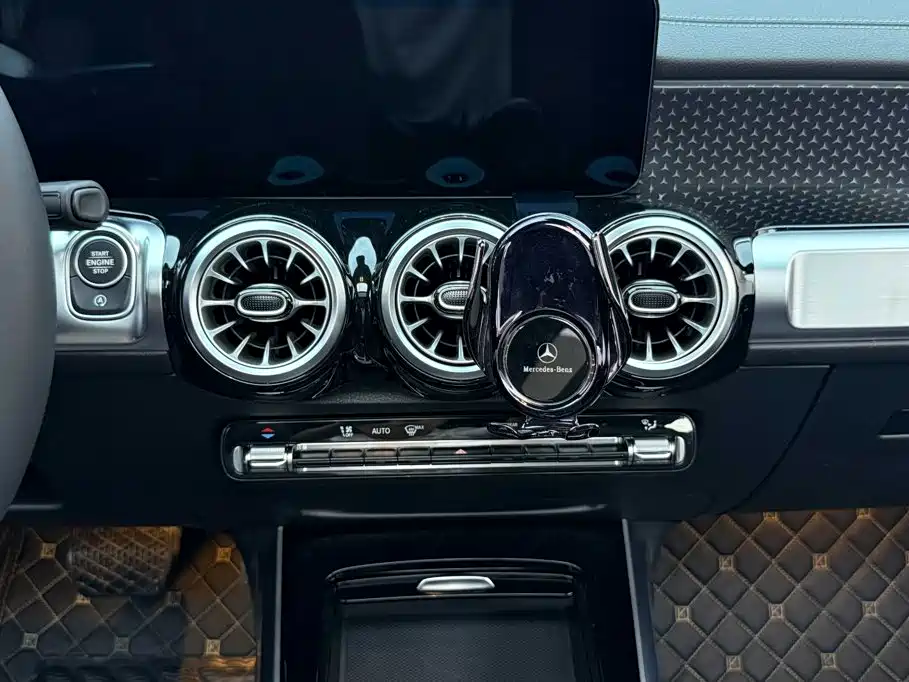 Mercedes-Benz GLB — миниатюра 11