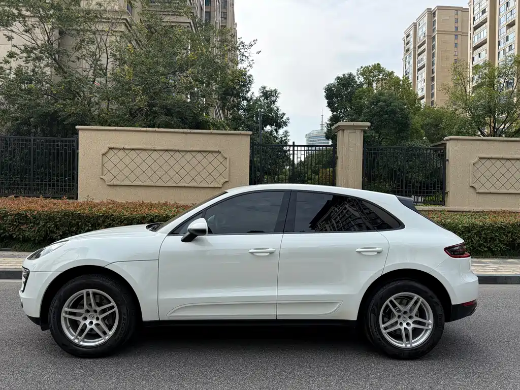 Porsche Macan — миниатюра 8