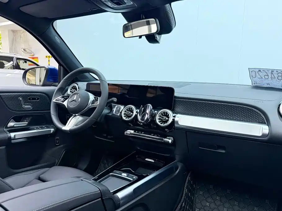 Mercedes-Benz GLB — миниатюра 10