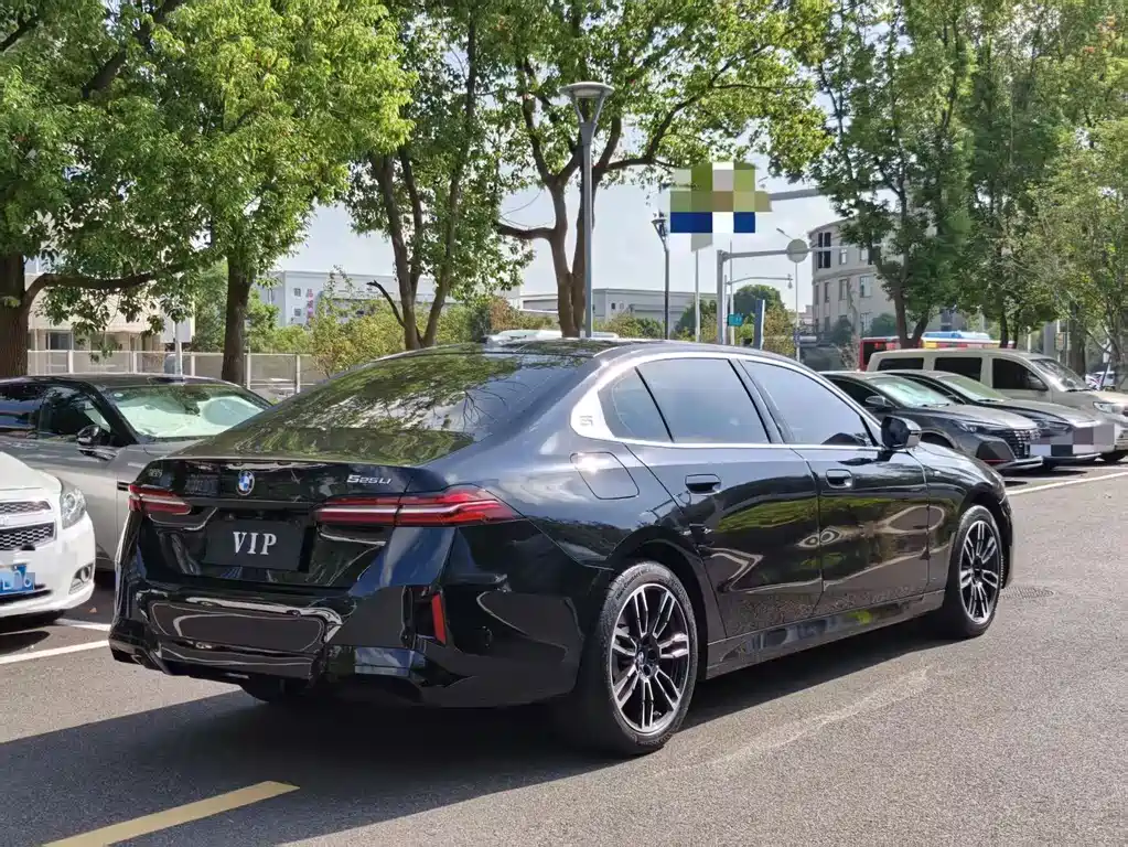 BMW 5 Series — миниатюра 2