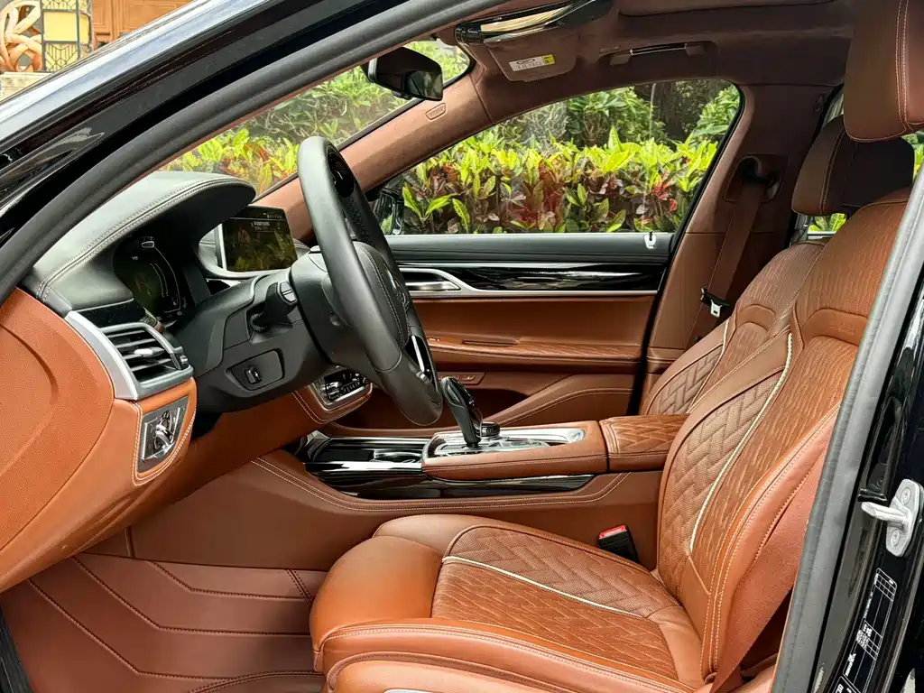 BMW 7 Series — миниатюра 8