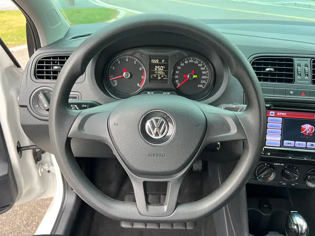 Volkswagen Polo — миниатюра 13