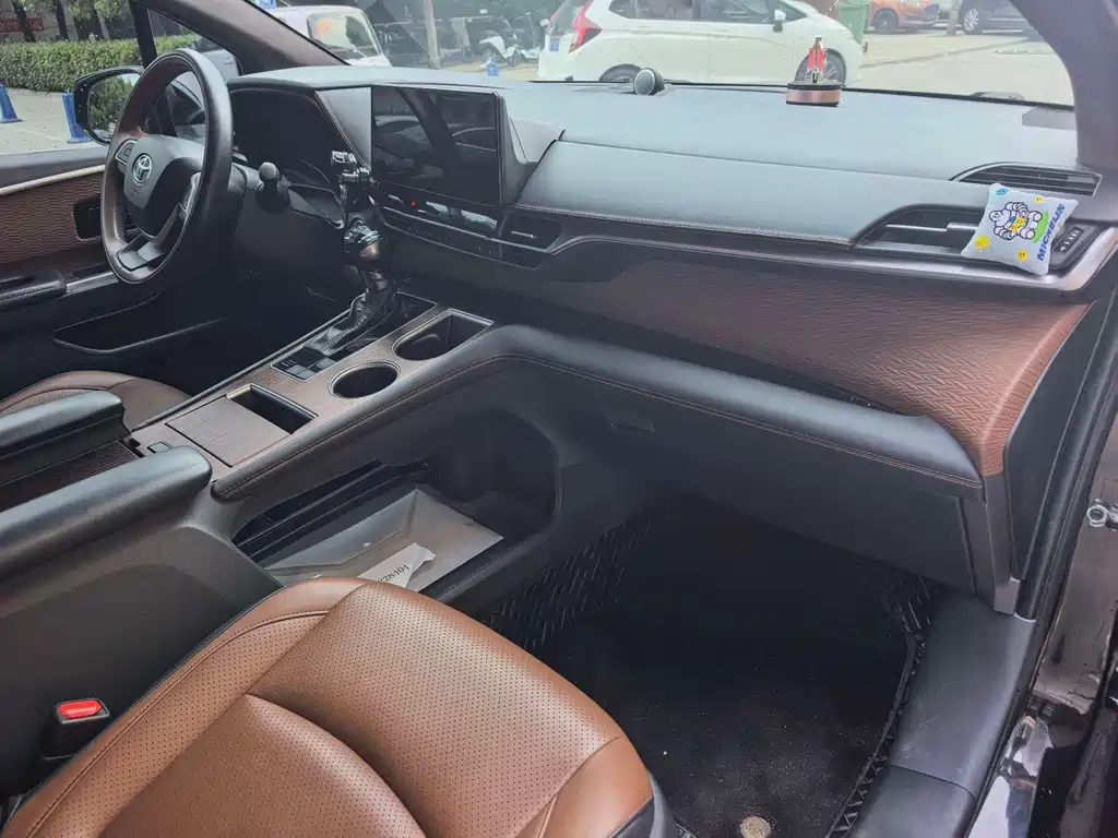 Toyota Sienna — миниатюра 5