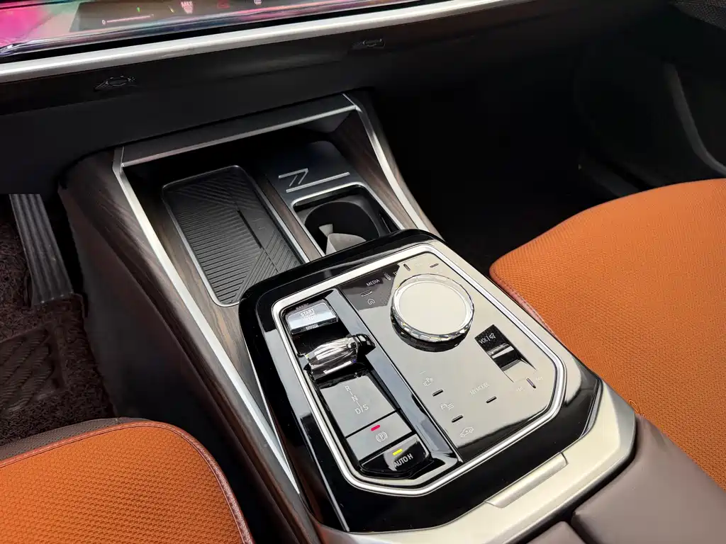 BMW 7 Series — миниатюра 10