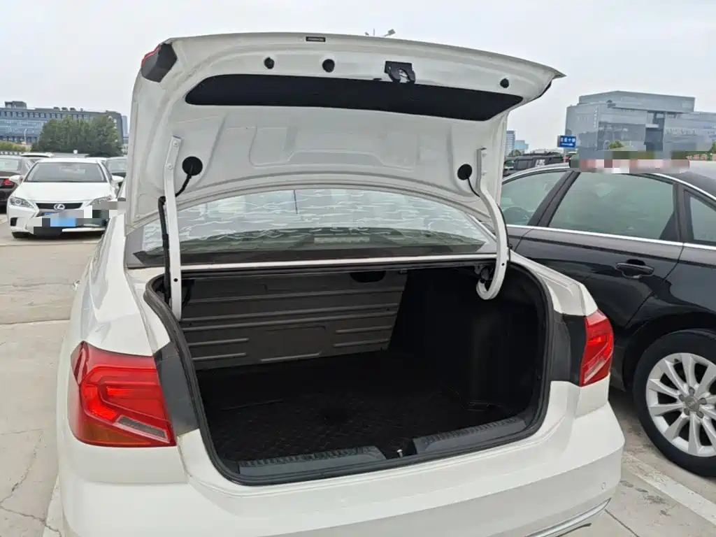 Volkswagen Jetta — миниатюра 19