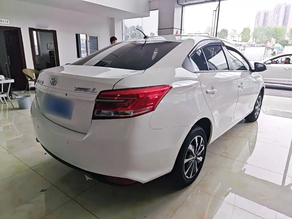 Toyota Yaris L — миниатюра 7