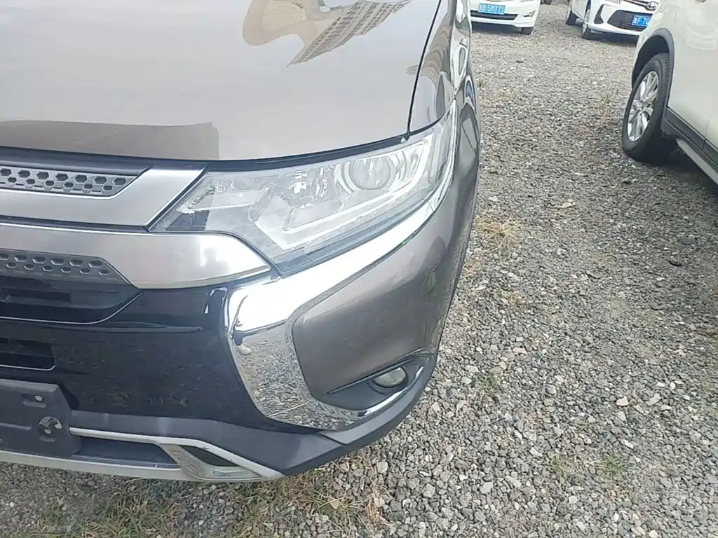 Mitsubishi Outlander — миниатюра 24