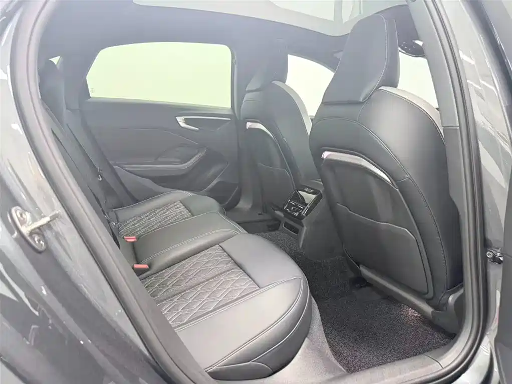 Audi Audi A5L — миниатюра 7