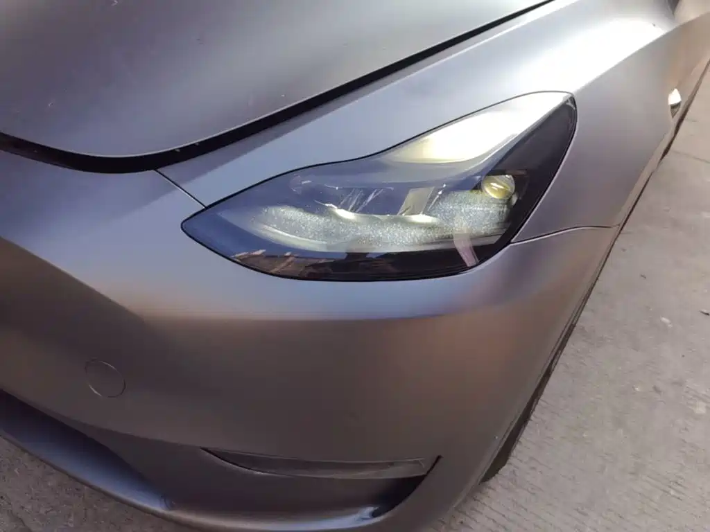 Tesla Model Y — миниатюра 24