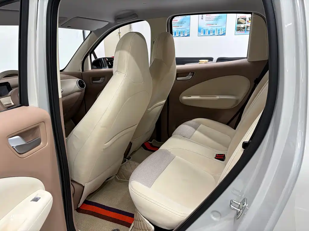 Wuling MINIEV — миниатюра 9