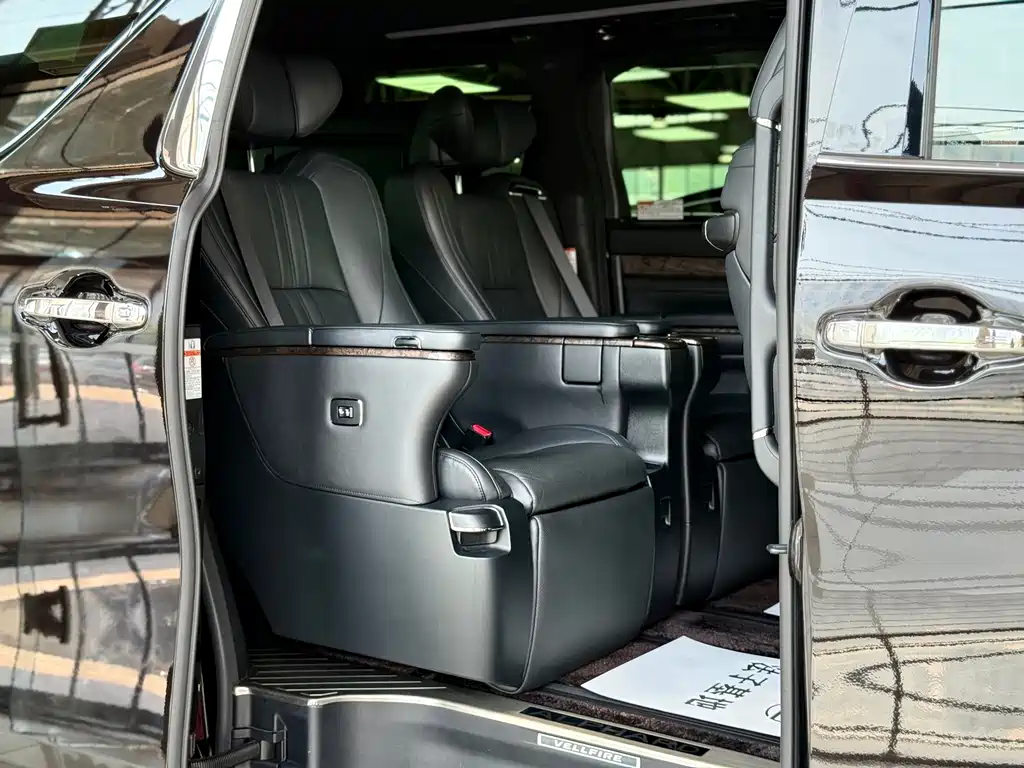 Toyota Vellfire — миниатюра 17