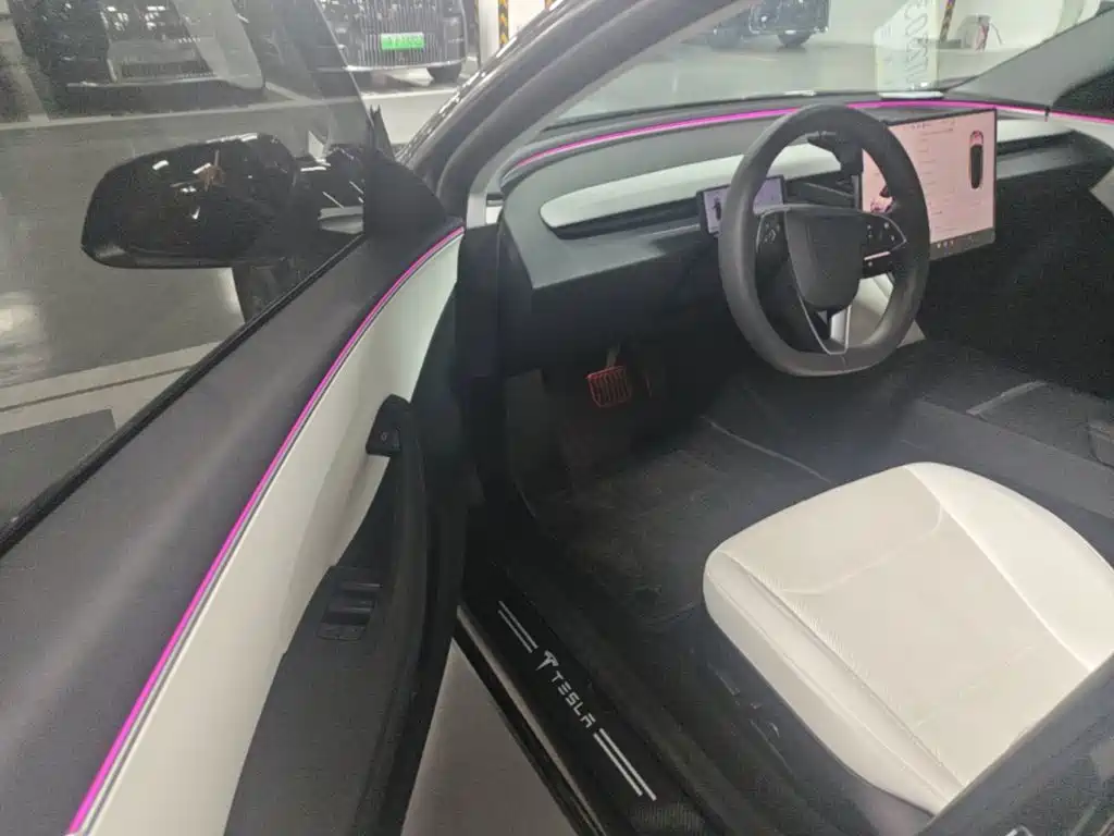Tesla Model 3 — миниатюра 16