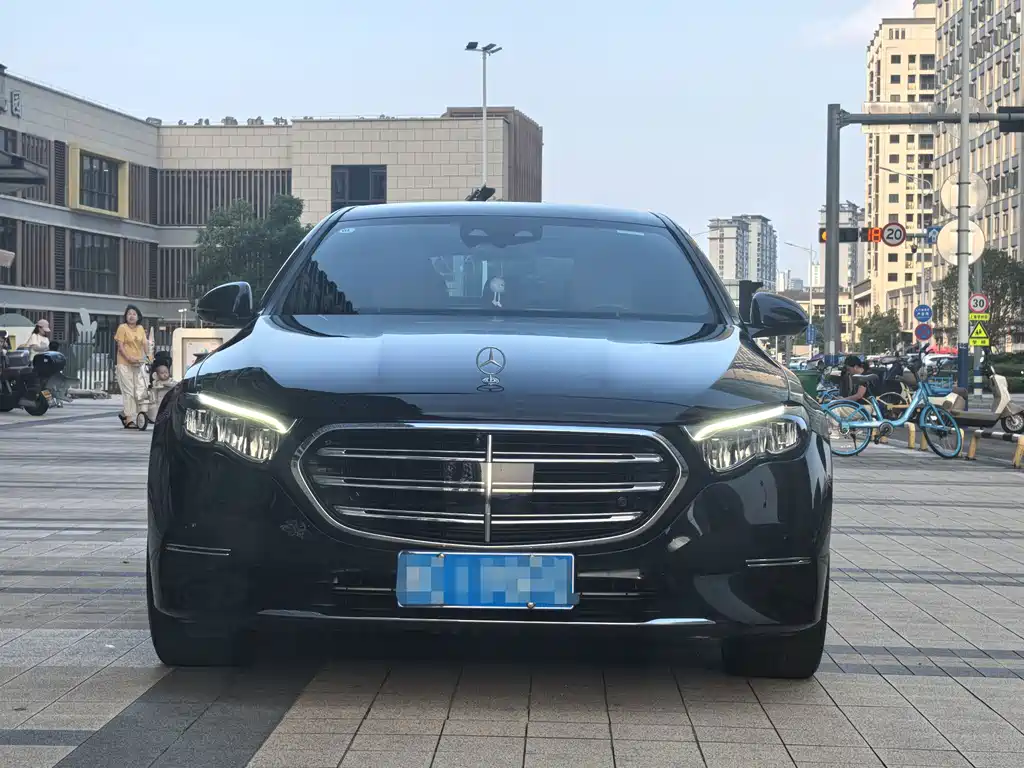Mercedes-Benz E-Class — миниатюра 2