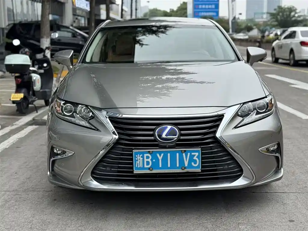 Lexus ES 2015 300h Comfort