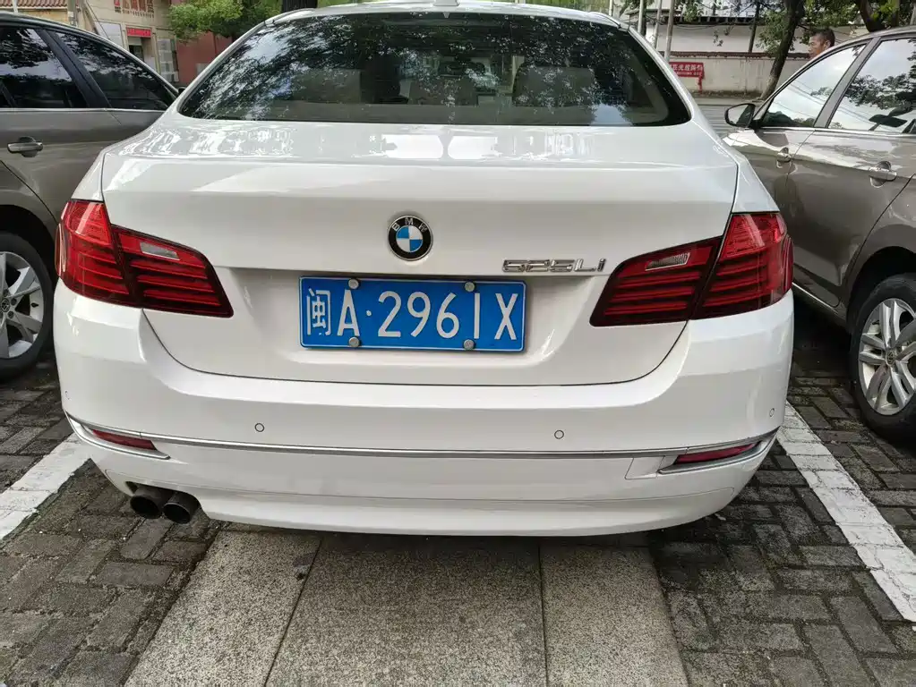 BMW 5 Series — миниатюра 5