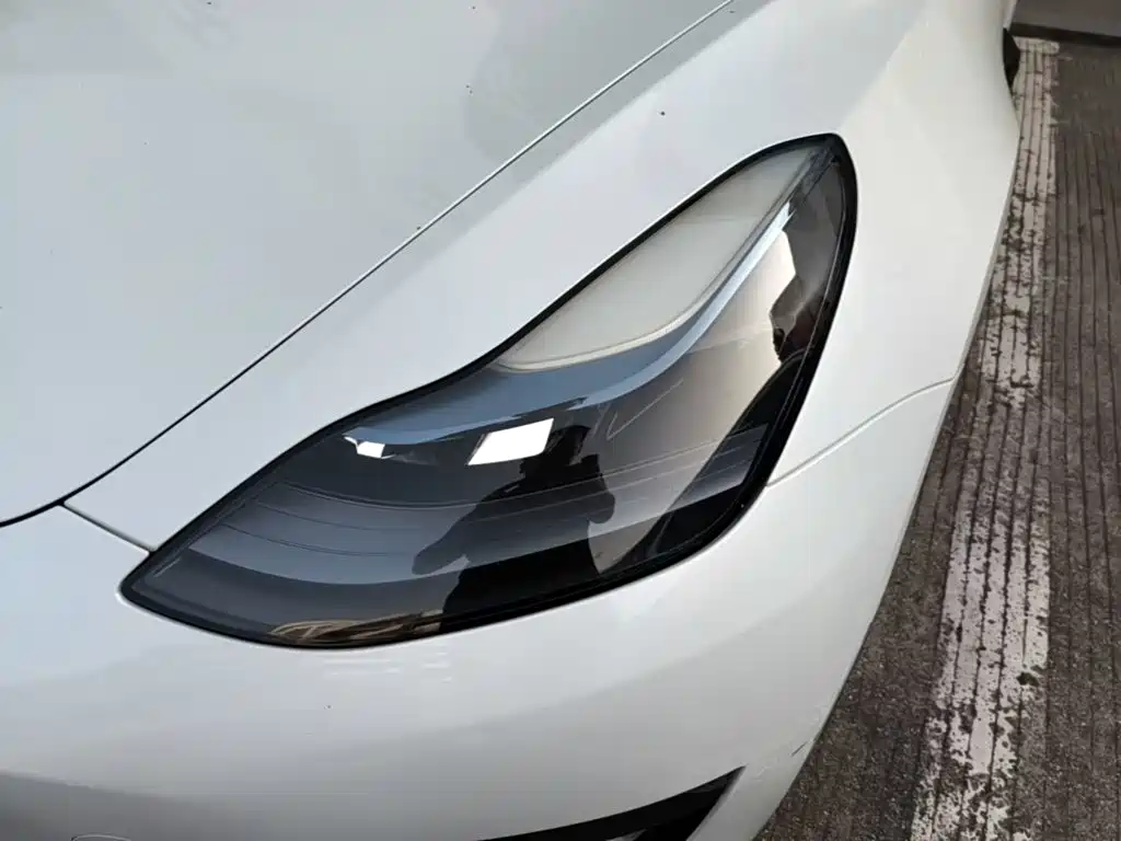 Tesla Model 3 — миниатюра 24