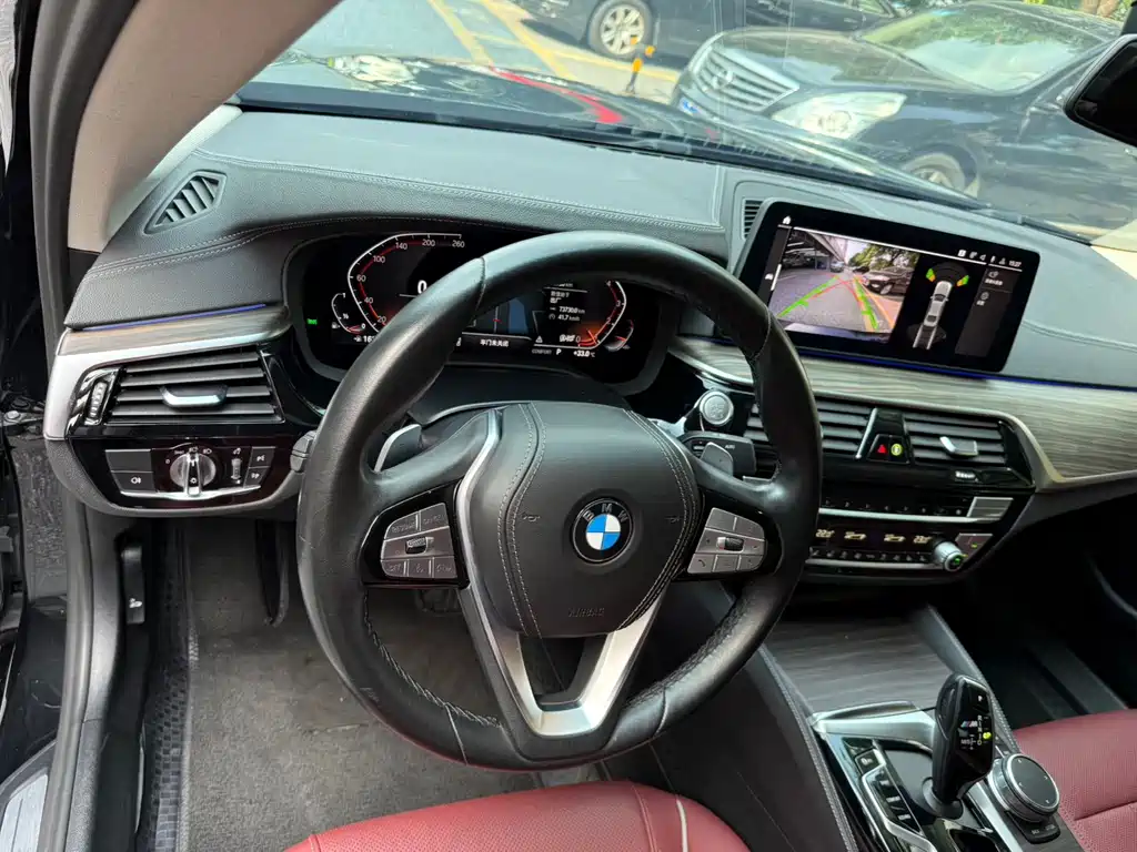 BMW 5 Series — миниатюра 11