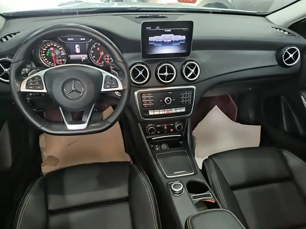 Mercedes-Benz GLA — миниатюра 10