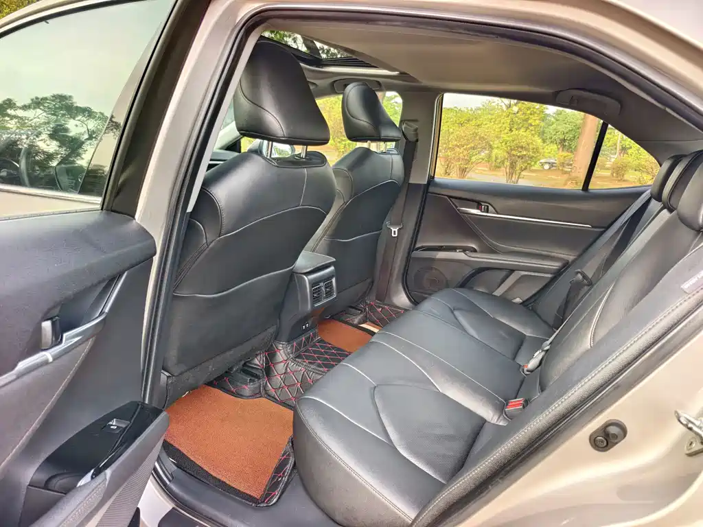 Toyota Camry — миниатюра 5