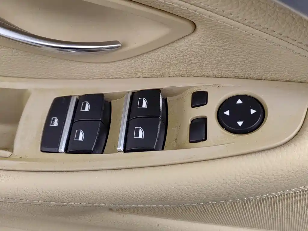 BMW 5 Series — миниатюра 9