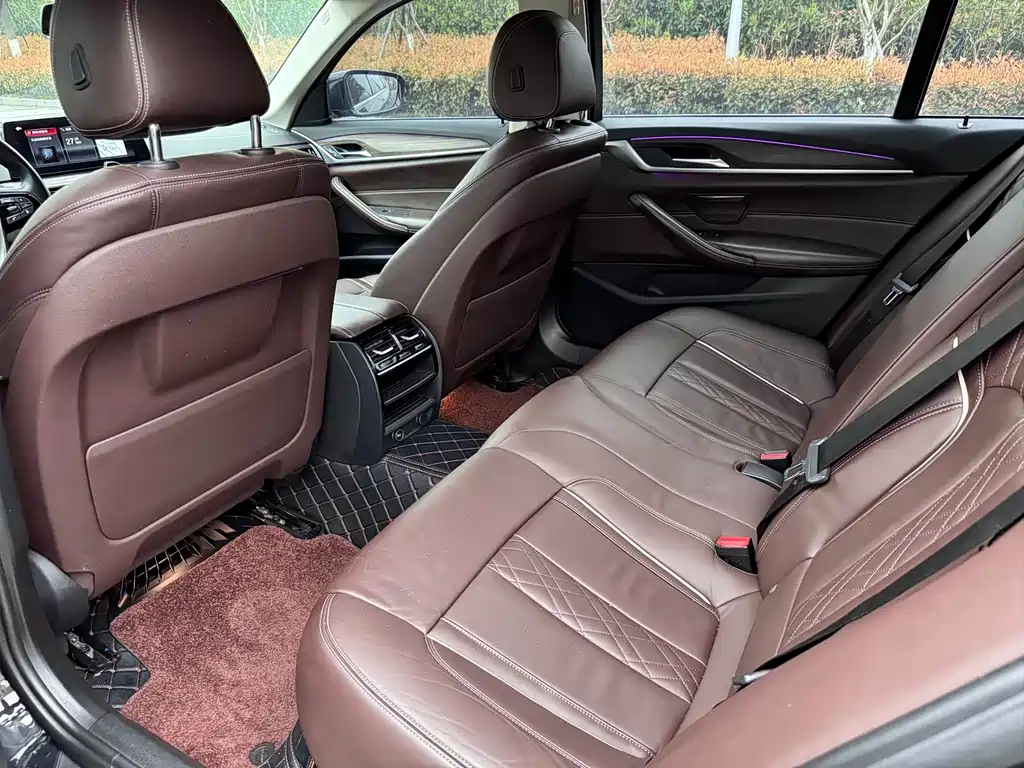 BMW 5 Series — миниатюра 10
