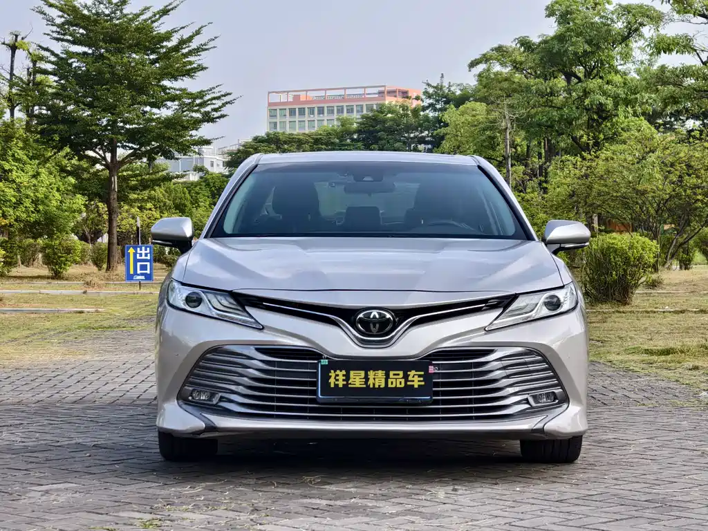 Toyota Camry — миниатюра 2
