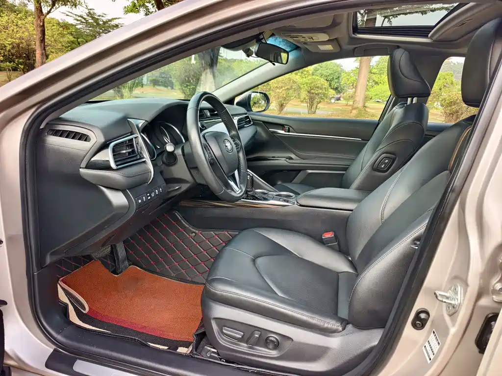 Toyota Camry — миниатюра 4