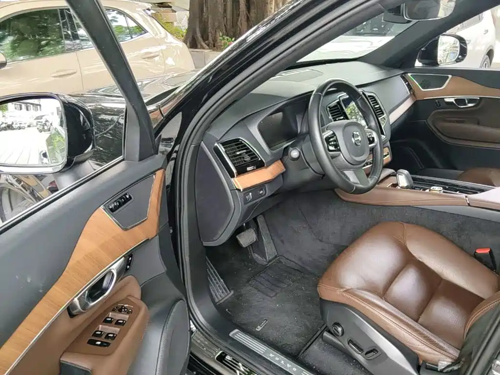 Volvo XC90 — миниатюра 21
