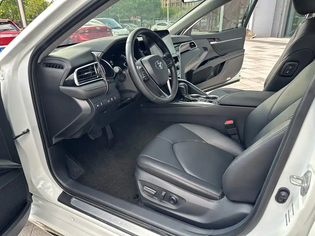Toyota Camry — миниатюра 9