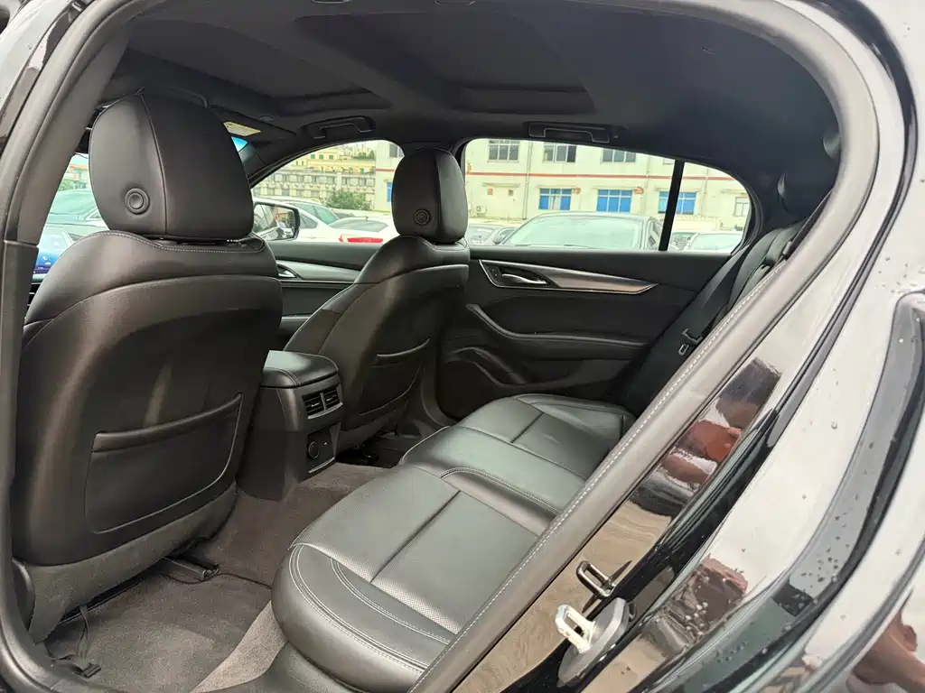 Cadillac CT5 — миниатюра 8