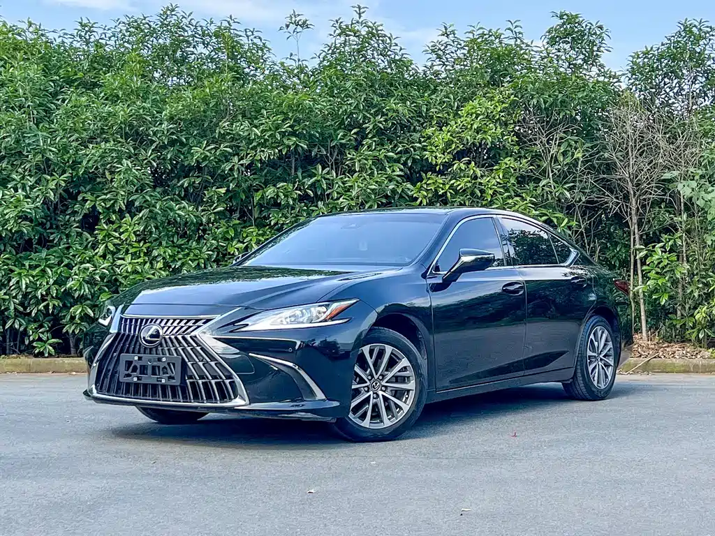 Lexus ES 2022