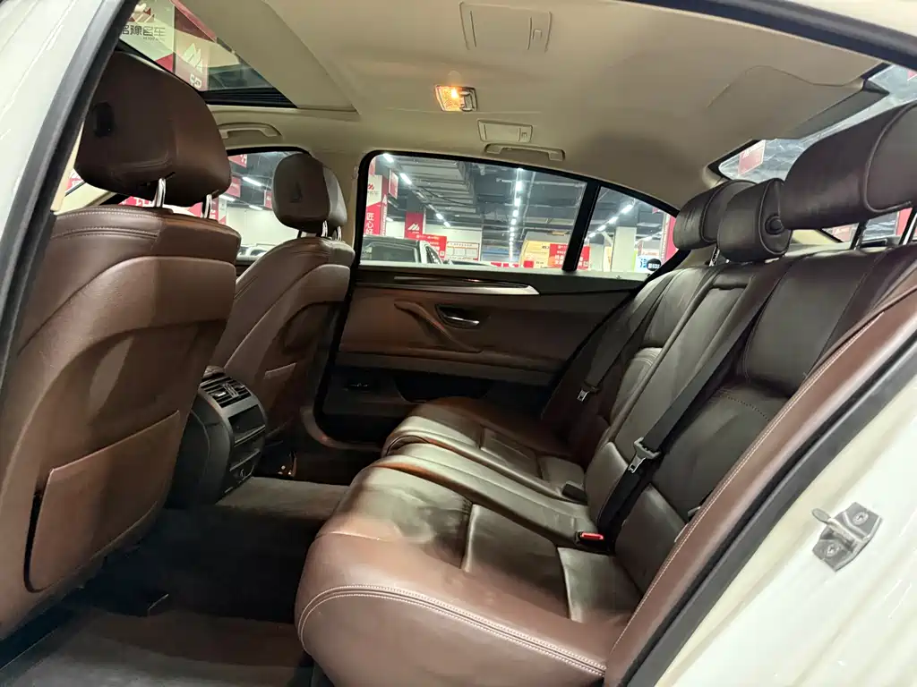 BMW 5 Series — миниатюра 7