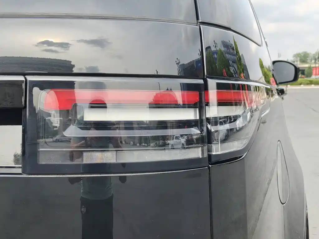 Land Rover Discovery — миниатюра 10