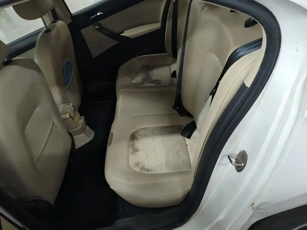 Skoda Rapid — миниатюра 17