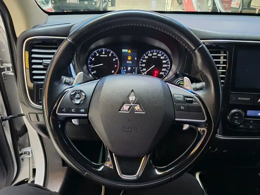 Mitsubishi Outlander — миниатюра 7