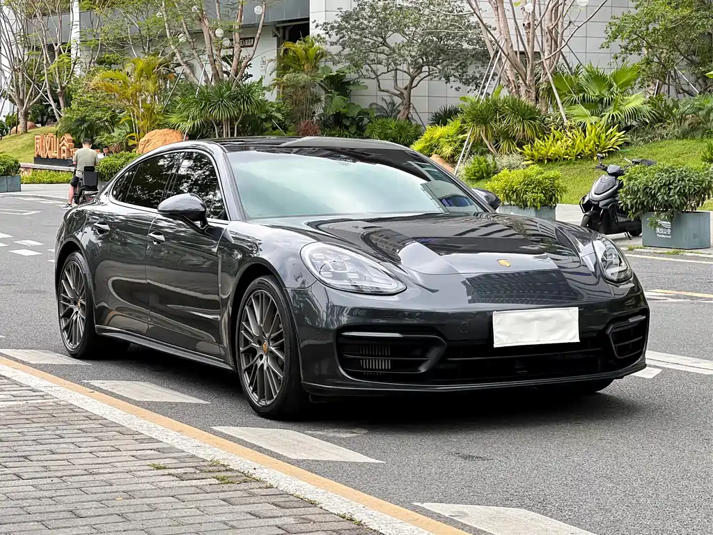 PORSCHE PANAMERA