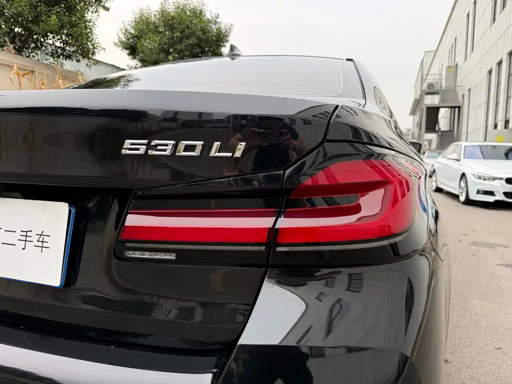 BMW 5 Series — миниатюра 24