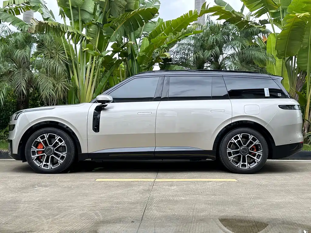 Lynk & Co 900 2025 1.5T Ultra 6 мест