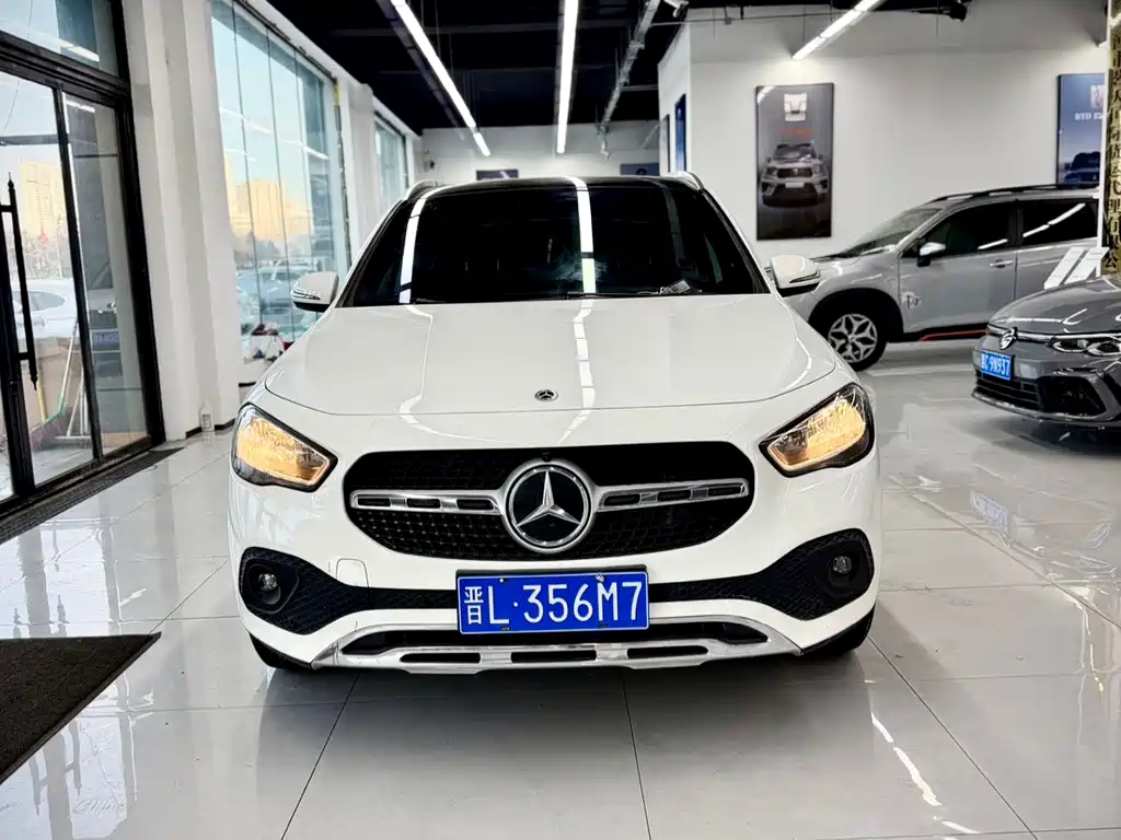 MERCEDES-BENZ GLA
