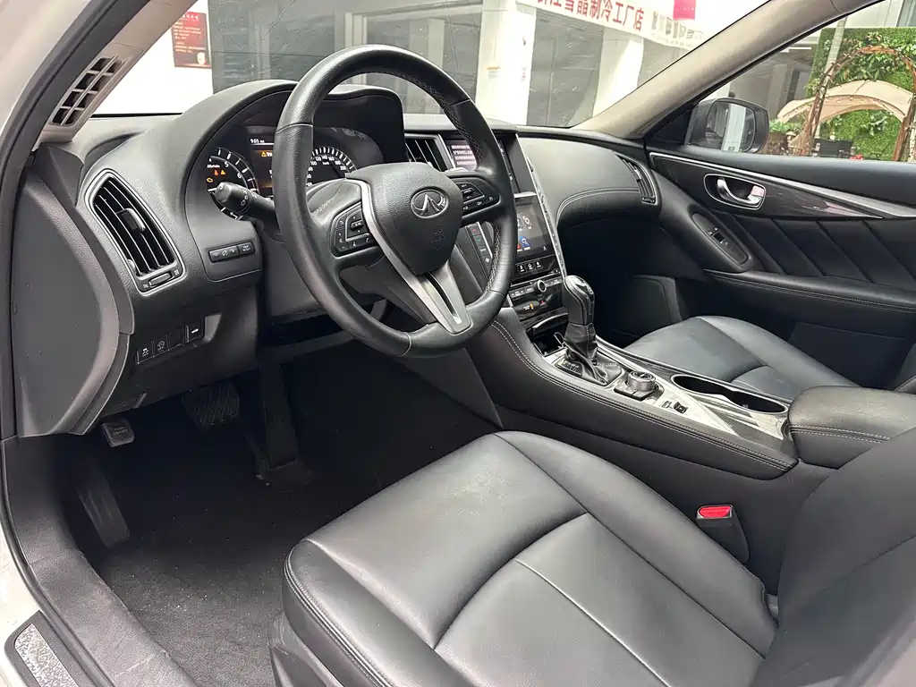 INFINITI Q50L