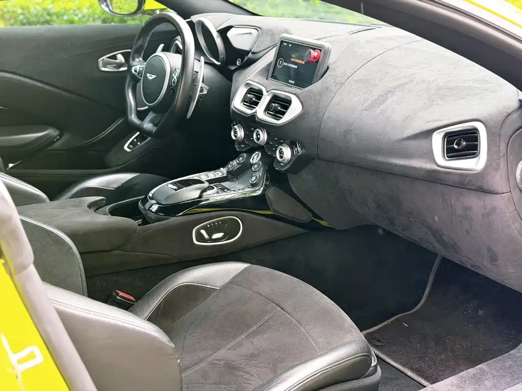 Aston Martin V8 Vantage — миниатюра 12